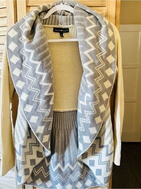 Derek Heart Gray & Cream Open-Front Patterned Shawl Cardigan
